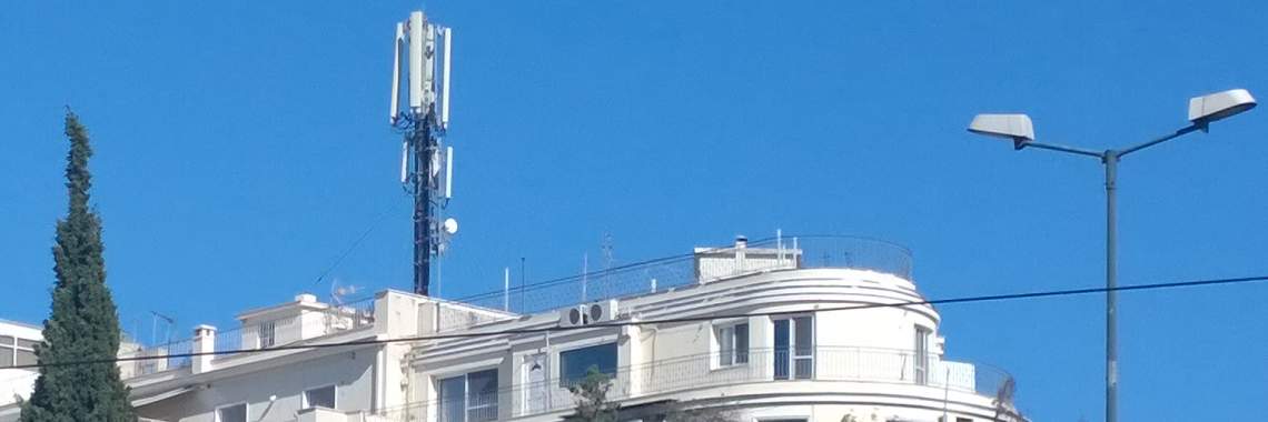 <h2><b>Κεραίες κινητής τηλεφωνίας στην πλατεία Μαβίλη</h2></b>